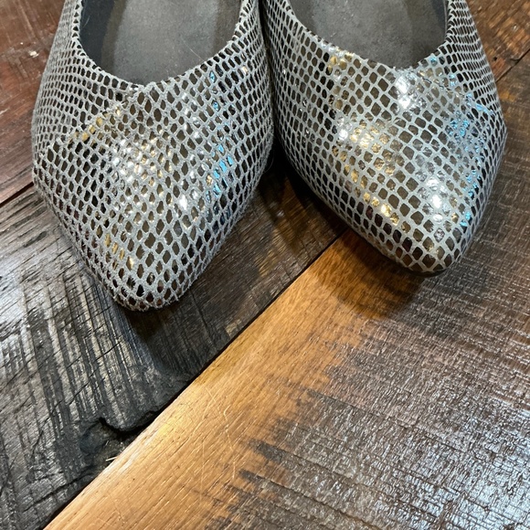 Vionic Women’s Cabello Pointed Toe Flats Gunmetal Snake Size 6 Orthotic Comfort - Picture 5 of 8